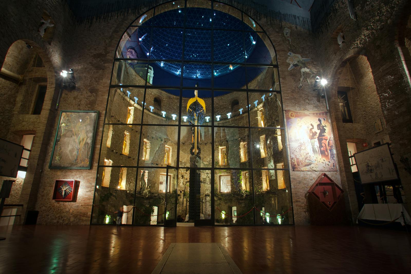 Innenansicht des Dalí-Museums und -Theaters